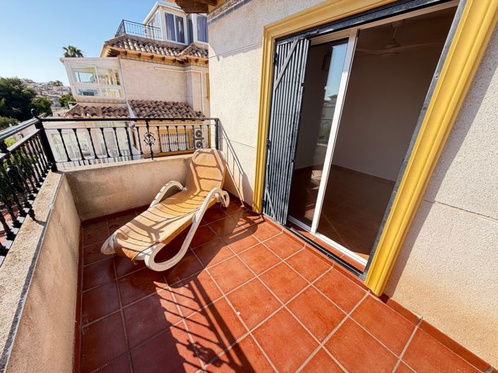 Image No.18-3 Bed Townhouse for sale