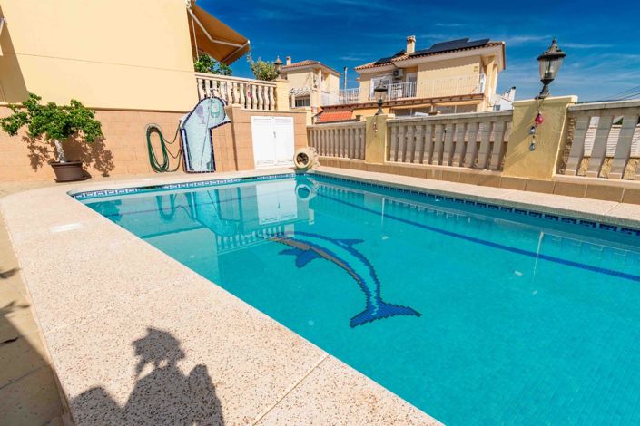Image No.3-4 Bed Villa for sale