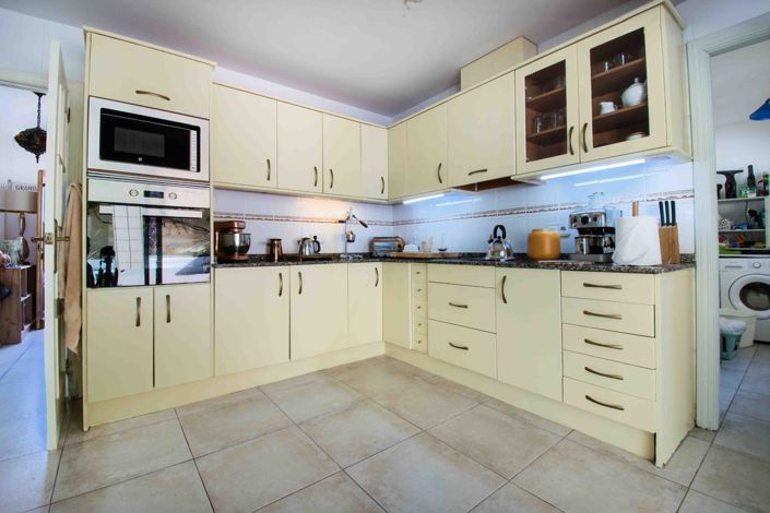 Image No.12-4 Bed Townhouse for sale