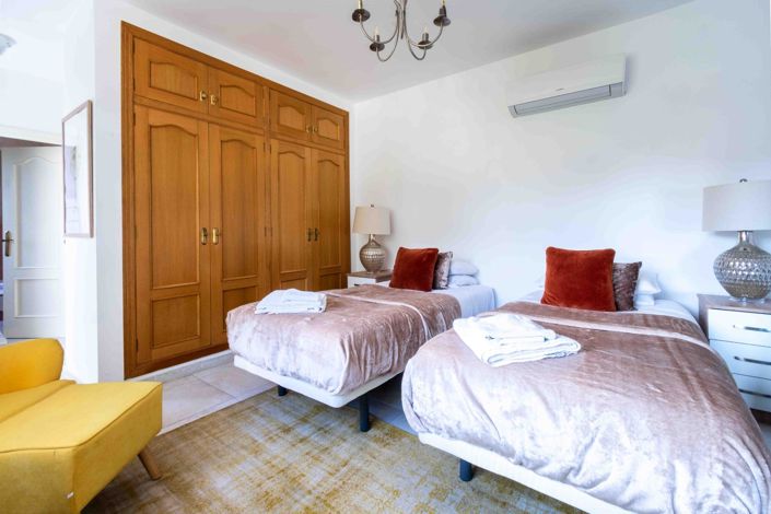 Image No.26-4 Bed Townhouse for sale