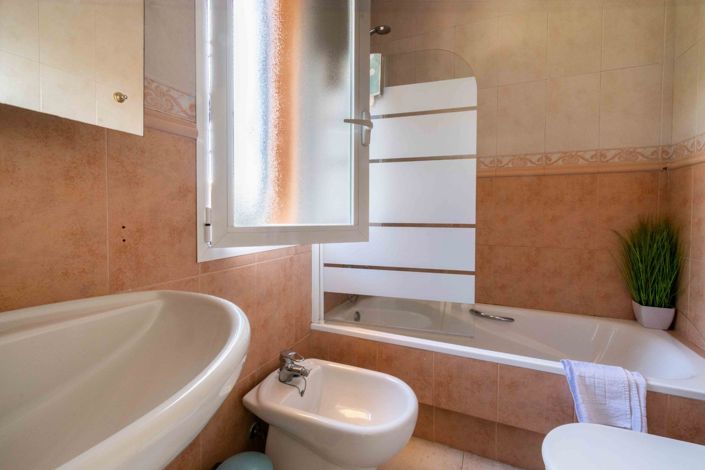 Image No.27-4 Bed Townhouse for sale