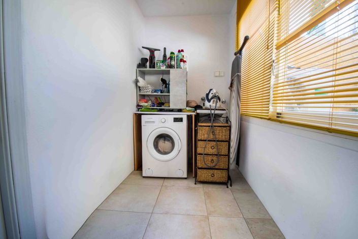 Image No.14-4 Bed Townhouse for sale