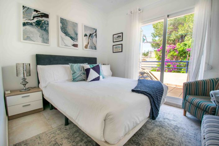 Image No.20-4 Bed Townhouse for sale