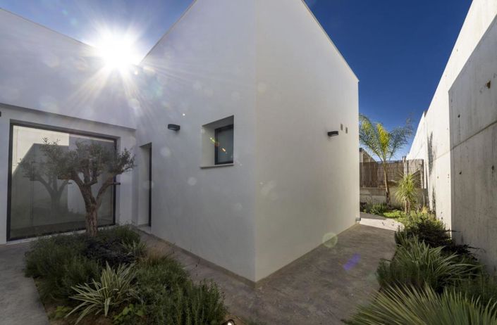Image No.52-3 Bed Villa for sale