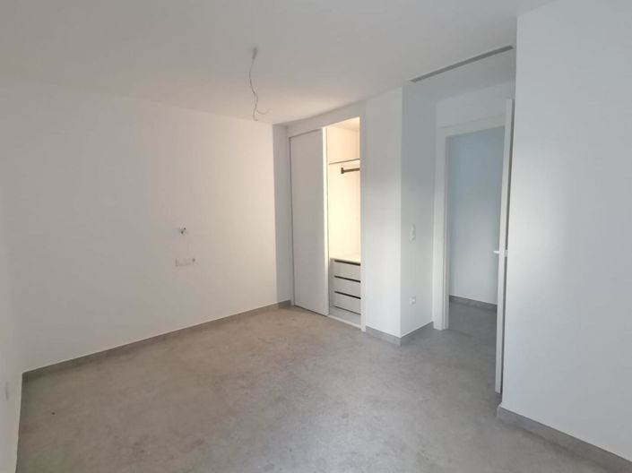 Image No.10-3 Bed Apartment for sale