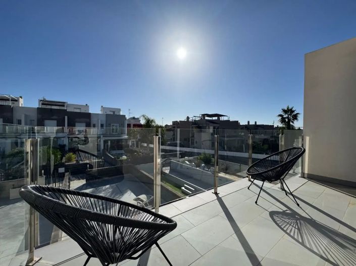 Image No.48-2 Bed Townhouse for sale