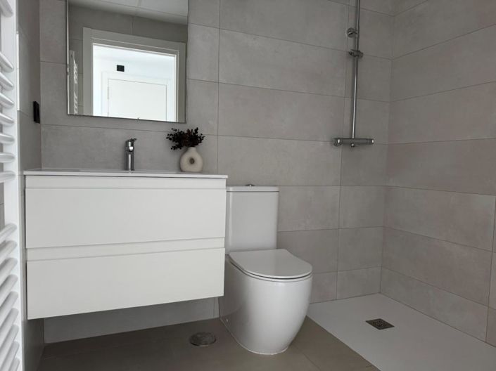 Image No.20-2 Bed Apartment for sale