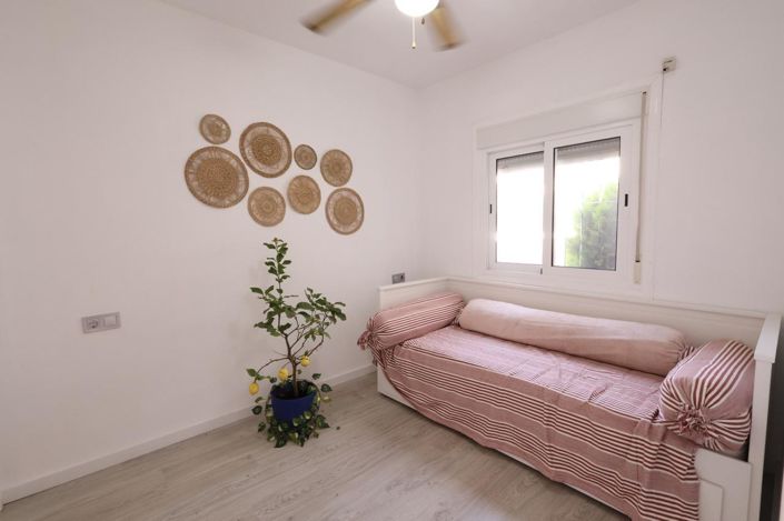 Image No.12-1 Bed Bungalow for sale