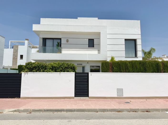 Image No.4-Villa de 4 chambres à vendre à Ciudad Quesada