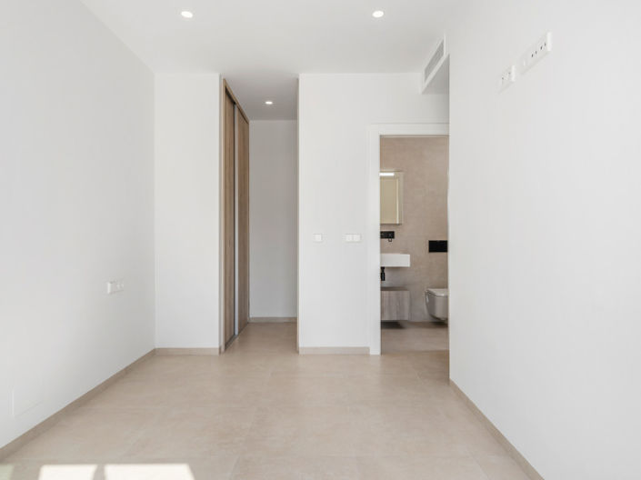 Image No.20-3 Bed Townhouse for sale