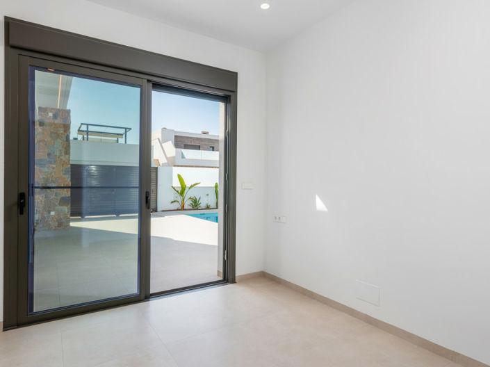 Image No.24-3 Bed Townhouse for sale