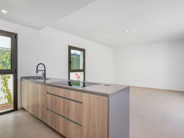 Image No.25-3 Bed Townhouse for sale