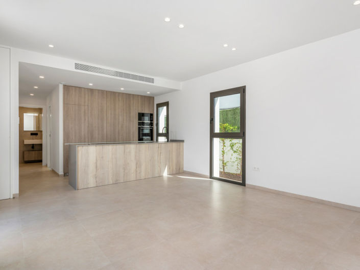 Image No.56-3 Bed Townhouse for sale