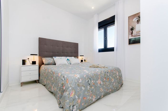 Image No.19-3 Bed Townhouse for sale