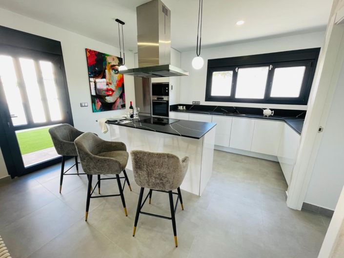 Image No.3-5 Bed Villa for sale