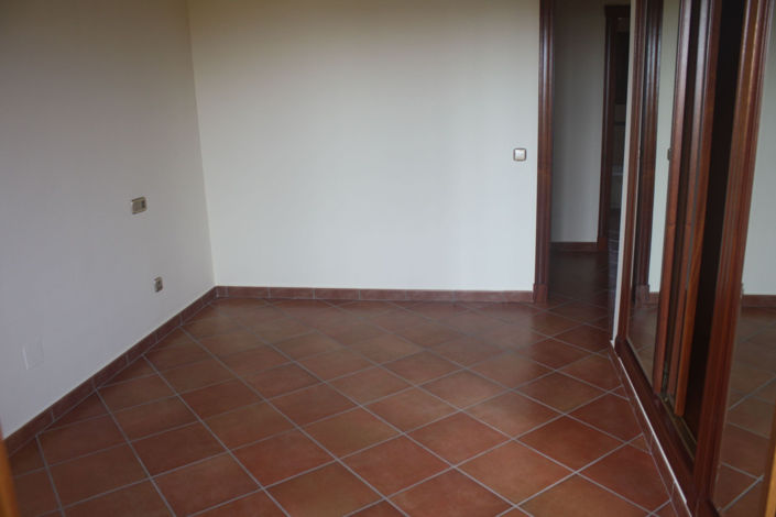 Image No.12-2 Bed Townhouse for sale
