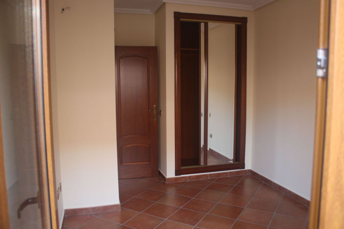 Image No.13-2 Bed Townhouse for sale