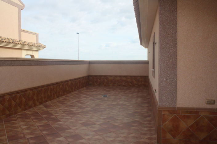 Image No.14-2 Bed Townhouse for sale