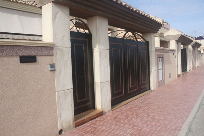 Image No.20-2 Bed Townhouse for sale