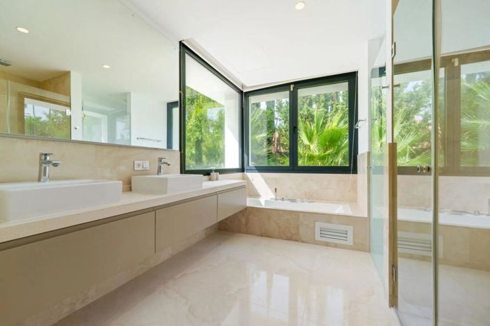 Image No.54-5 Bed Villa for sale