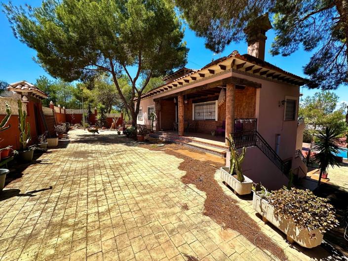 Image No.1-5 Bed House/Villa for sale