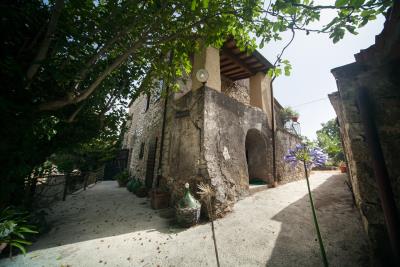 Casa-Tobia-side-and-back-view