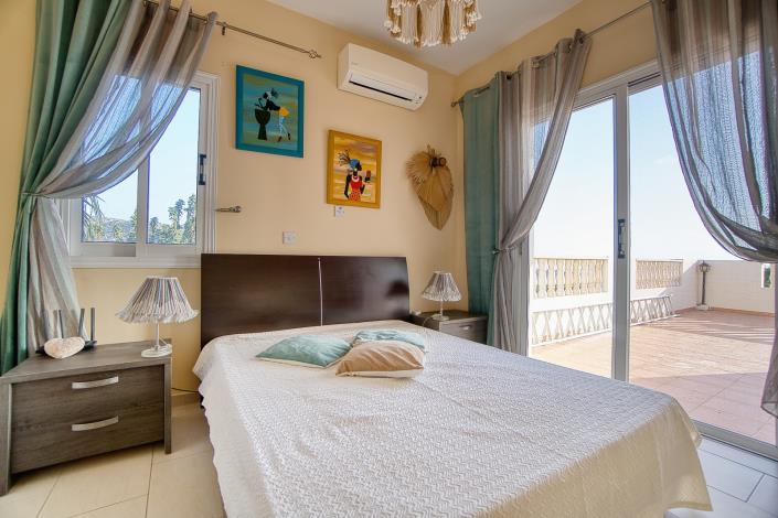 Image No.3-Villa / Détaché de 4 chambres à vendre à Peyia