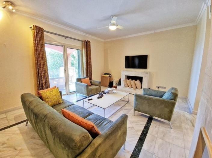 Image No.19-Villa / Détaché de 5 chambres à vendre à Neon Chorion