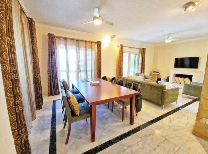 Image No.5-Villa / Détaché de 5 chambres à vendre à Neon Chorion