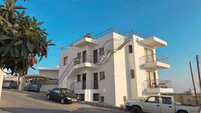 Appartement de 2 chambres à vendre à Kissonerga