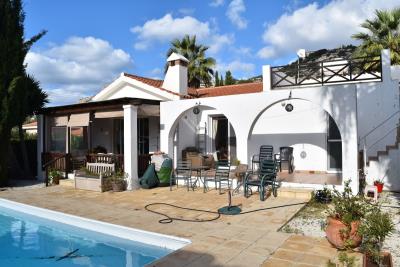 Bungalow de 3 chambres à vendre à Peyia