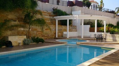 Detached Villa For Sale  in  Peyia - Coral Bay