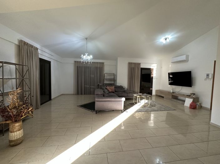 Image No.17-3 Bed Townhouse for sale