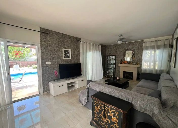 Image No.2-Villa de 4 chambres à vendre à Empa