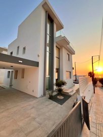 Detached Villa For Sale  in  Chlorakas