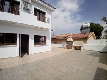 Four bedroom house with basement in Strovolos, Nicosia