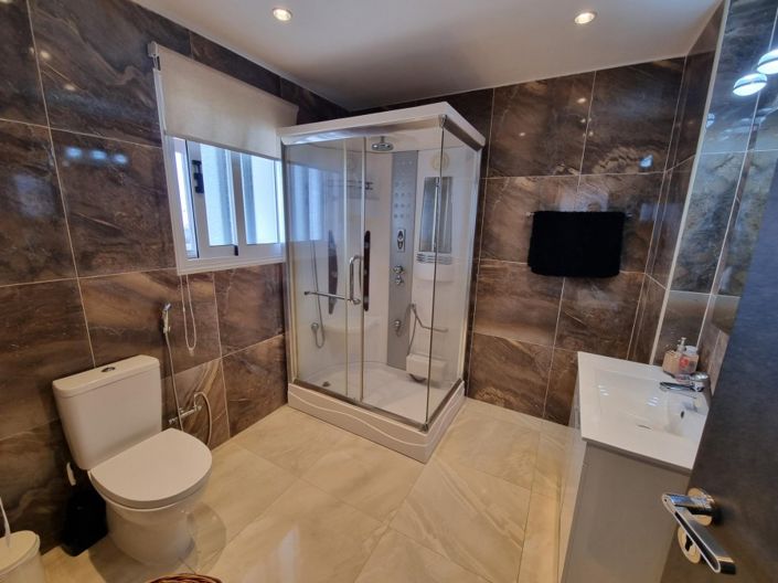 Image No.28-5 Bed Villa for sale