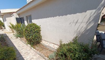 Bungalow For Sale  in  Anavargos