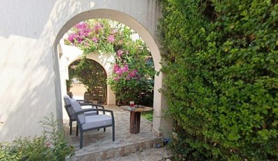 Bungalow For Sale  in  Anavargos