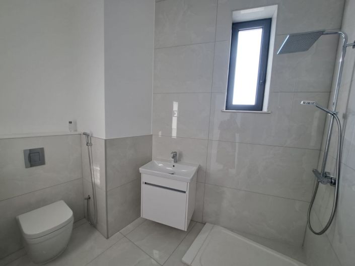 Image No.10-8 Bed Villa for sale