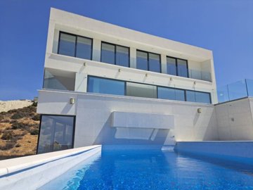 Detached Villa For Sale  in  Agios Tychon