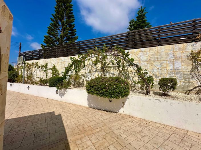 Image No.8-7 Bed Villa for sale