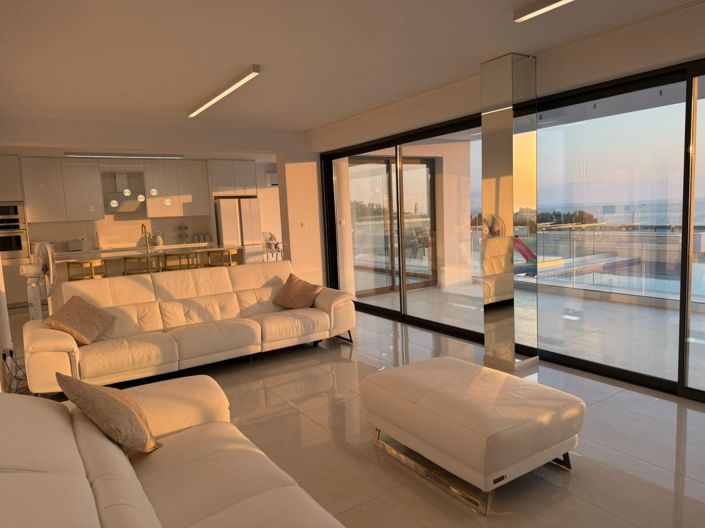 Image No.4-4 Bed Villa for sale