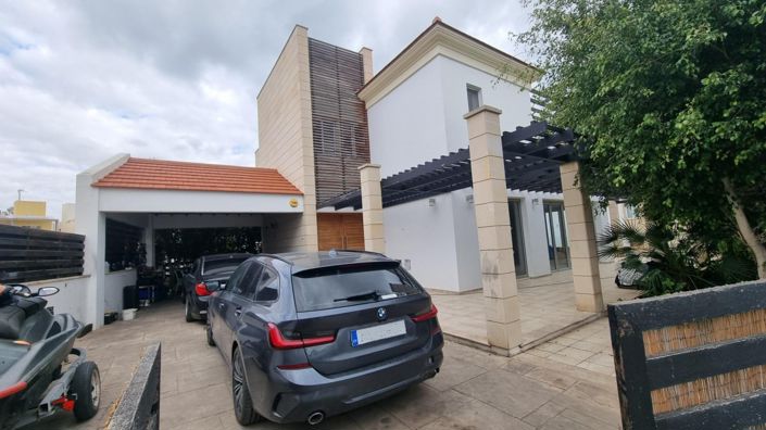 Image No.2-3 Bed Villa for sale