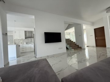 Detached Villa For Sale  in  Pyrgos