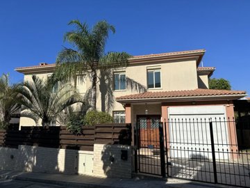 Detached Villa For Sale  in  Pyrgos