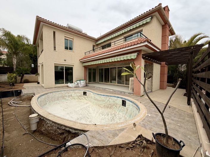 Image No.3-4 Bed Villa for sale