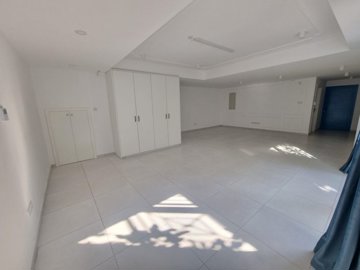 Semi Detached Villa For Rent  in  Chlorakas