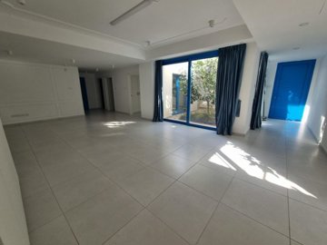 Semi Detached Villa For Rent  in  Chlorakas