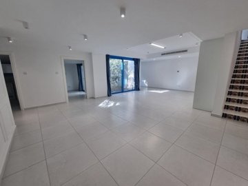 Semi Detached Villa For Rent  in  Chlorakas